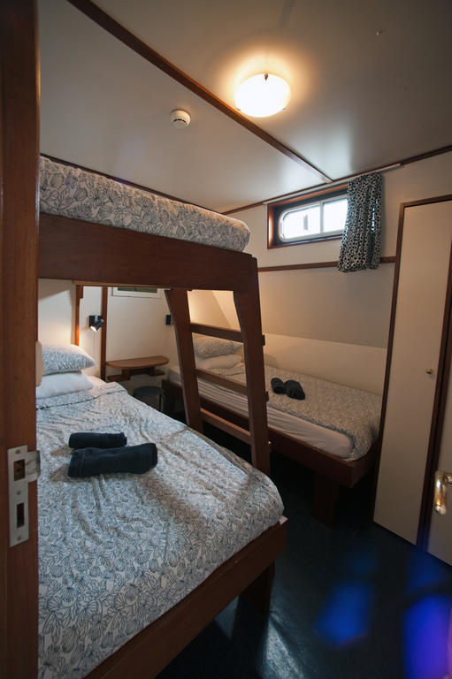 Hotelboot Sarah Amsterdam Oda fotoğraf